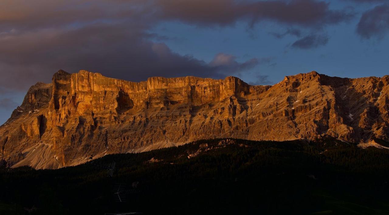 Отель Ciasa Montanara Ла Вилла Экстерьер фото